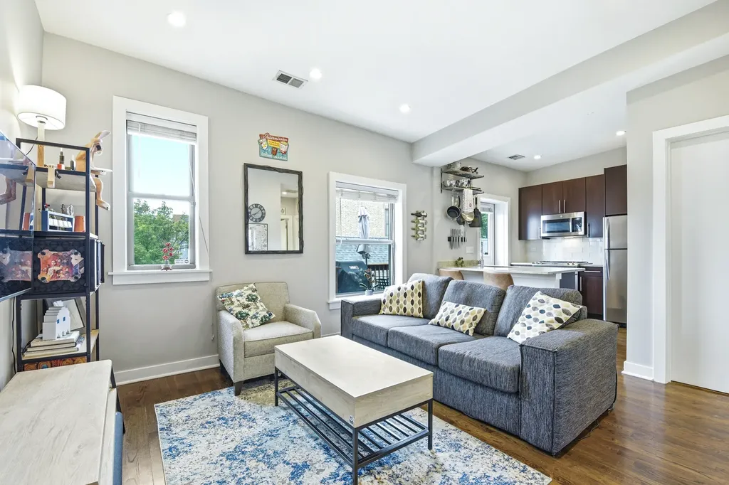 1510 West Roscoe Street Chicago IL 60657