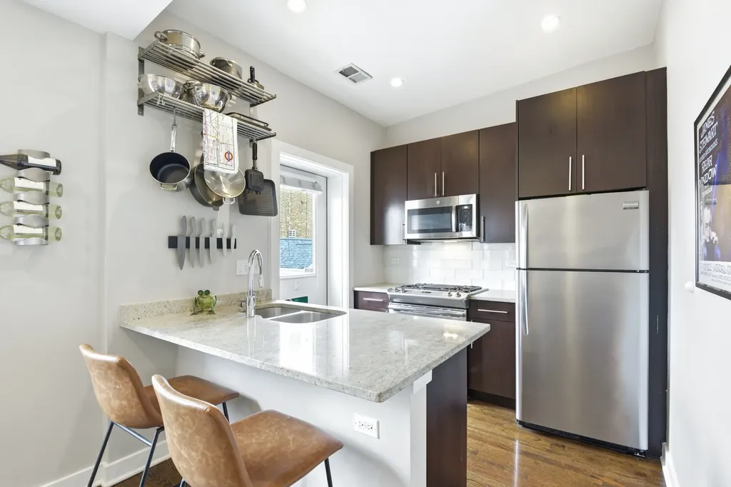 1510 West Roscoe Street Chicago IL 60657