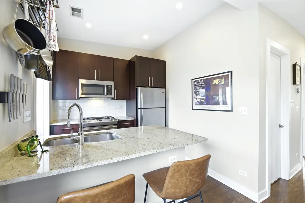 1510 West Roscoe Street Chicago IL 60657
