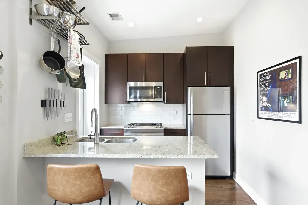 1510 West Roscoe Street Chicago IL 60657