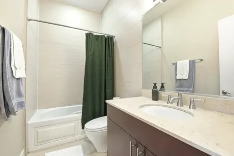 1510 West Roscoe Street Chicago IL 60657
