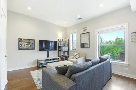 1510 West Roscoe Street Chicago IL 60657
