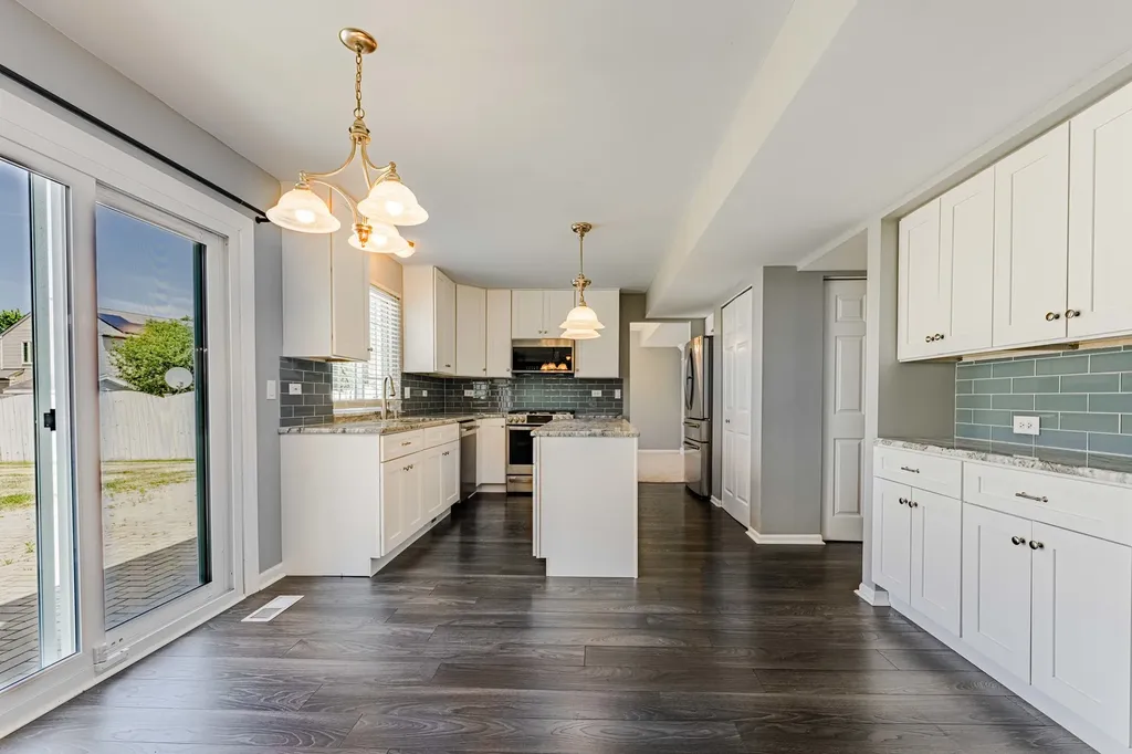 1371 East Braymore Circle Naperville IL 60564