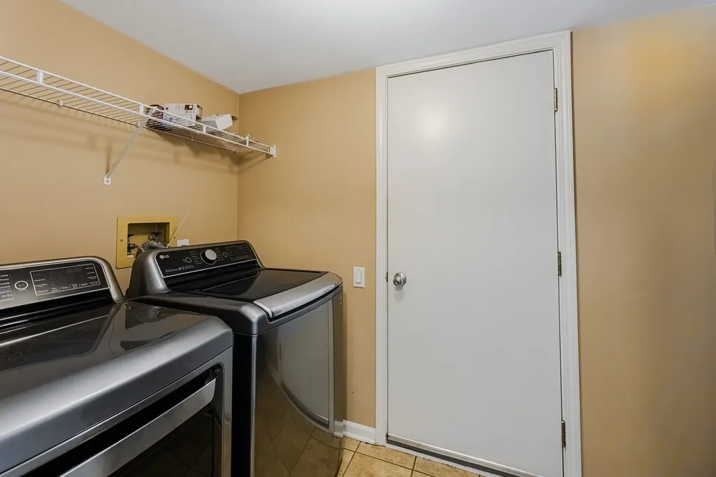 1371 East Braymore Circle Naperville IL 60564