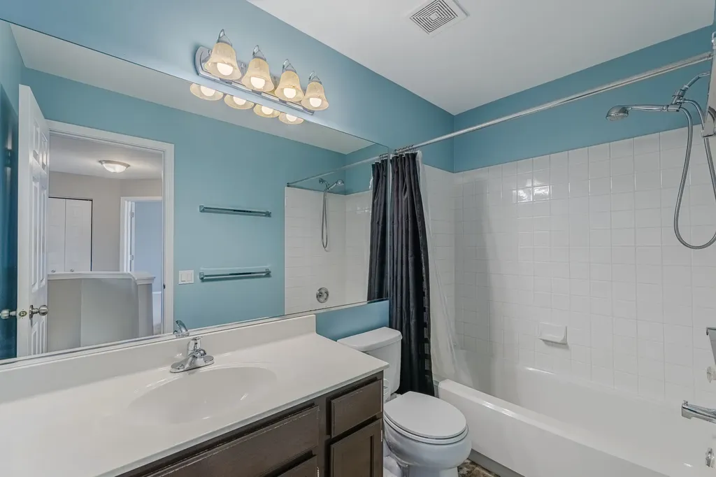 1371 East Braymore Circle Naperville IL 60564