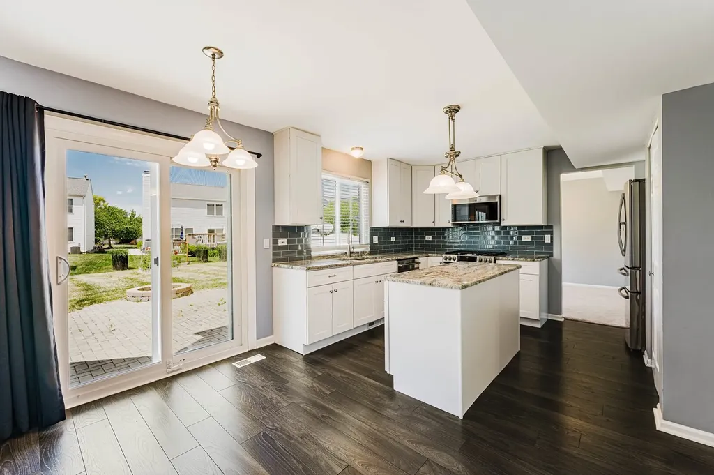 1371 East Braymore Circle Naperville IL 60564