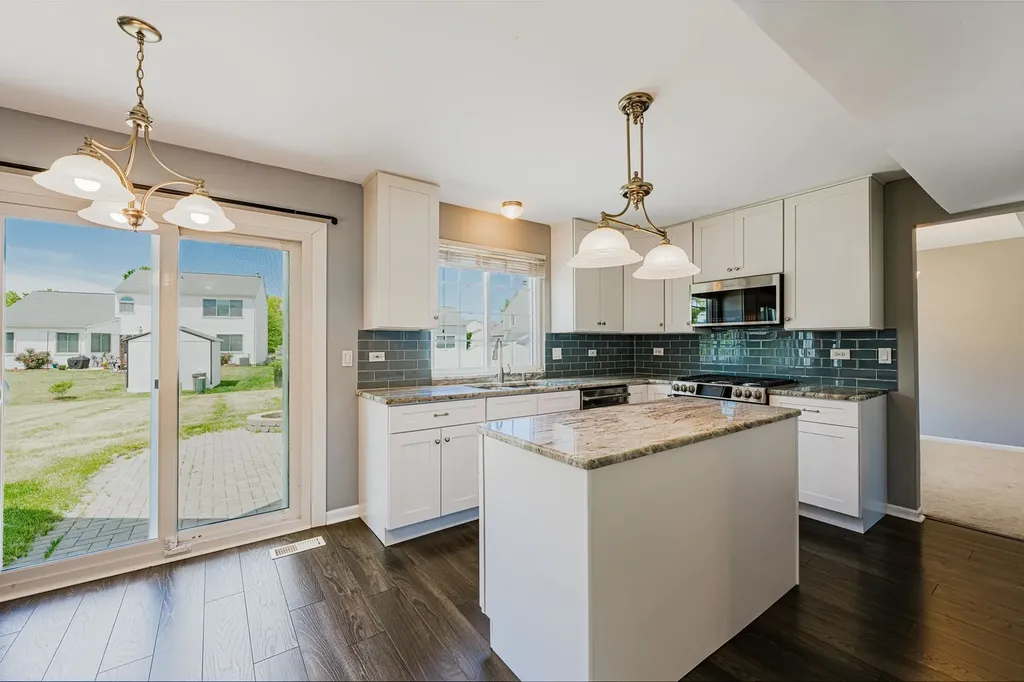 1371 East Braymore Circle Naperville IL 60564