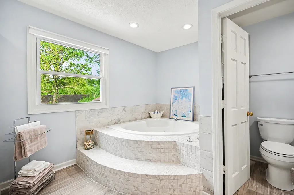 23W311 Edgewood Court Glen Ellyn IL 60137