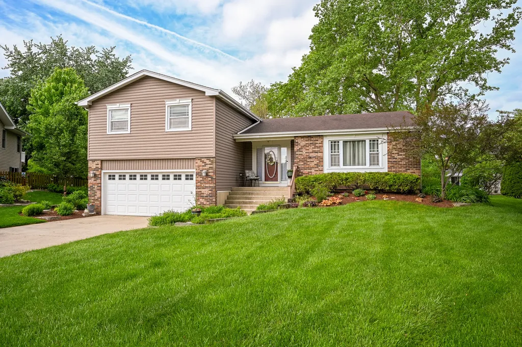 23W311 Edgewood Court Glen Ellyn IL 60137