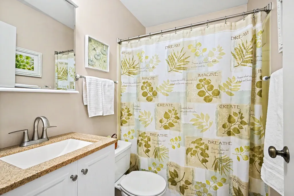 23W311 Edgewood Court Glen Ellyn IL 60137