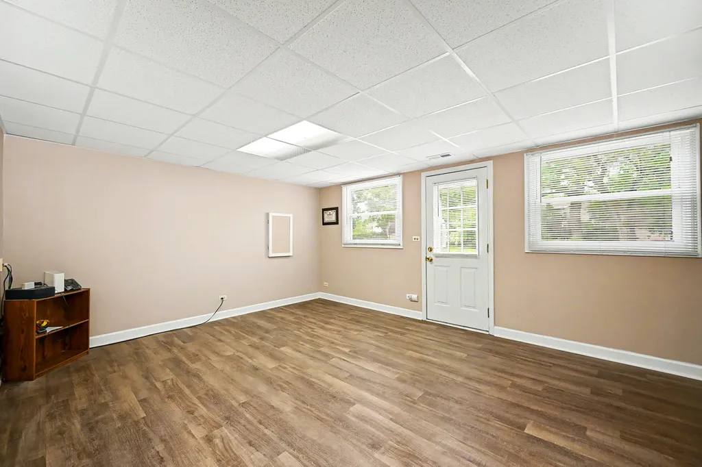 23W311 Edgewood Court Glen Ellyn IL 60137
