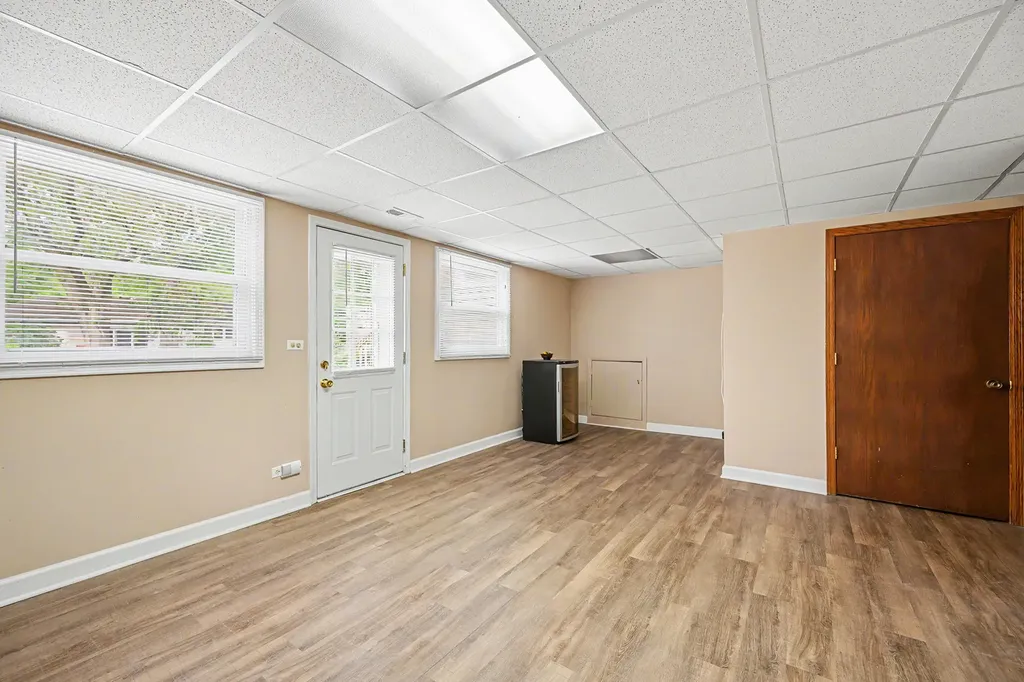 23W311 Edgewood Court Glen Ellyn IL 60137