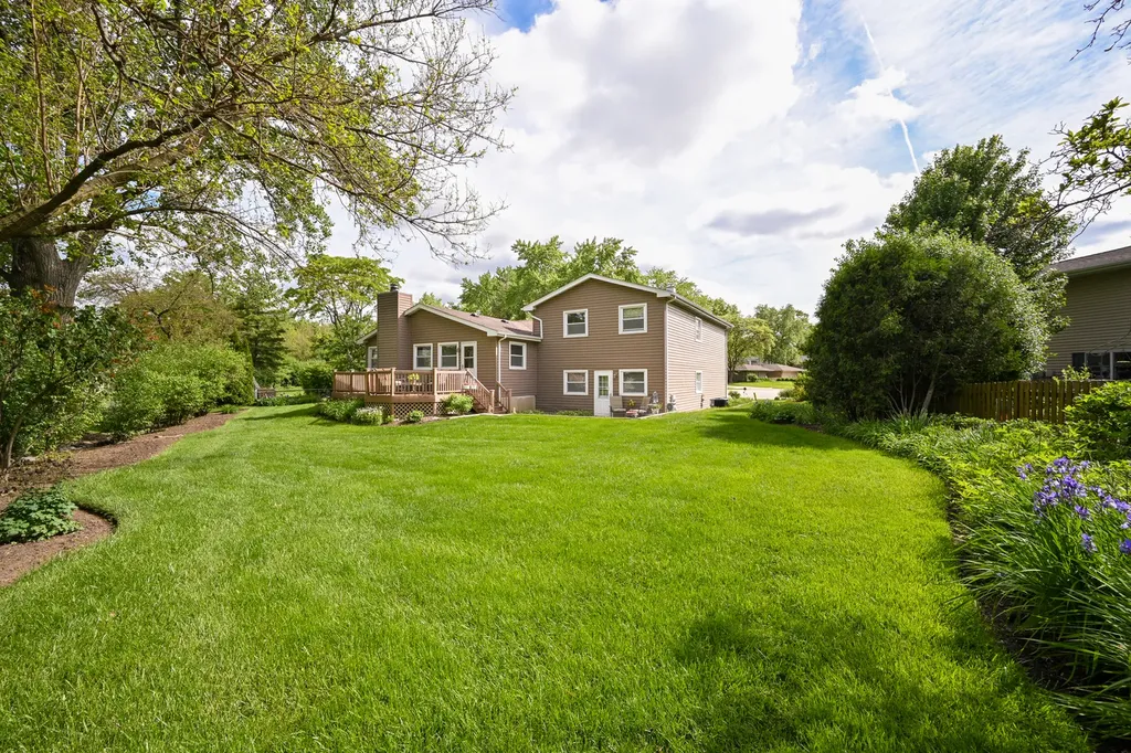 23W311 Edgewood Court Glen Ellyn IL 60137