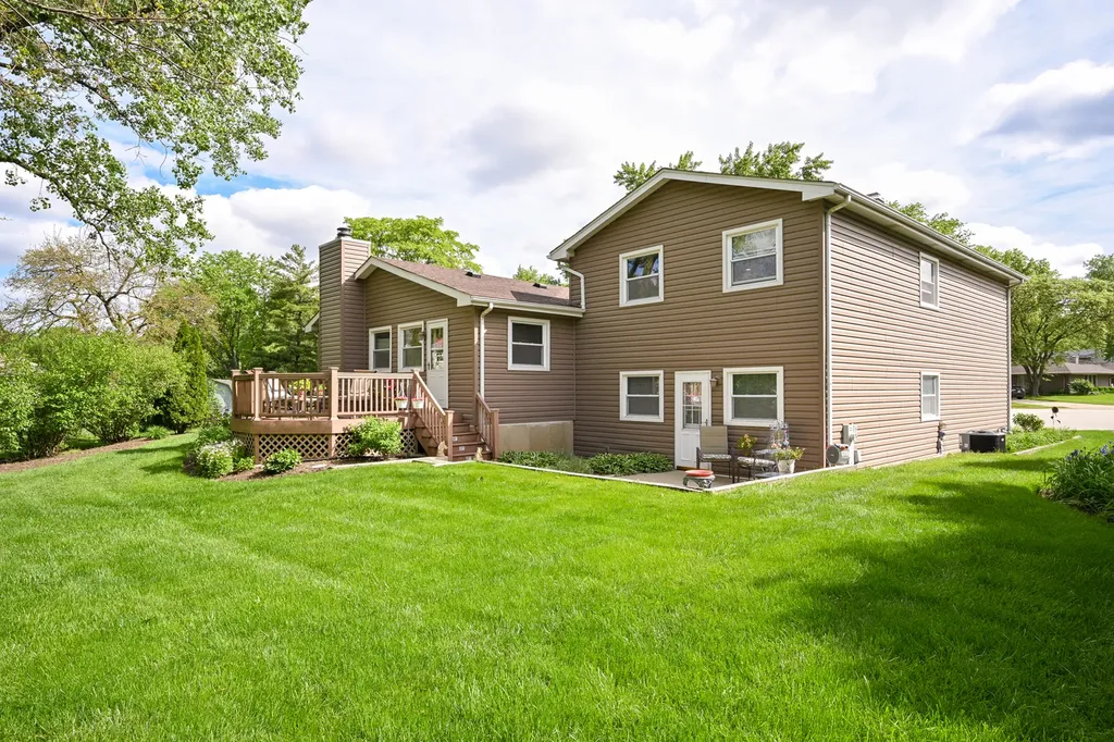 23W311 Edgewood Court Glen Ellyn IL 60137