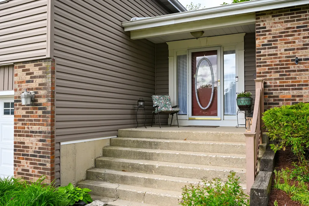 23W311 Edgewood Court Glen Ellyn IL 60137