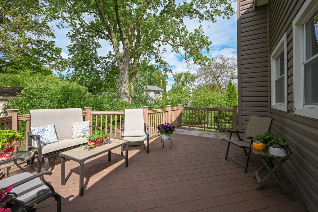 23W311 Edgewood Court Glen Ellyn IL 60137