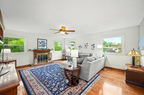 23W311 Edgewood Court Glen Ellyn IL 60137