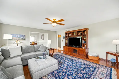 23W311 Edgewood Court Glen Ellyn IL 60137