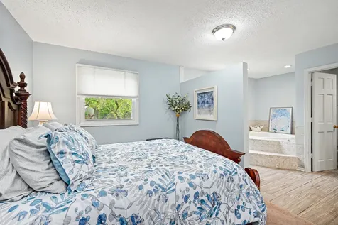 23W311 Edgewood Court Glen Ellyn IL 60137