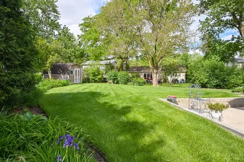 23W311 Edgewood Court Glen Ellyn IL 60137