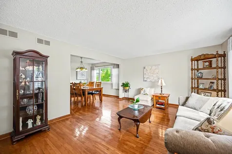 23W311 Edgewood Court Glen Ellyn IL 60137