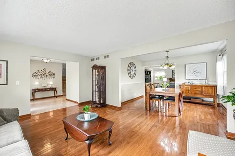 23W311 Edgewood Court Glen Ellyn IL 60137