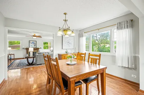 23W311 Edgewood Court Glen Ellyn IL 60137