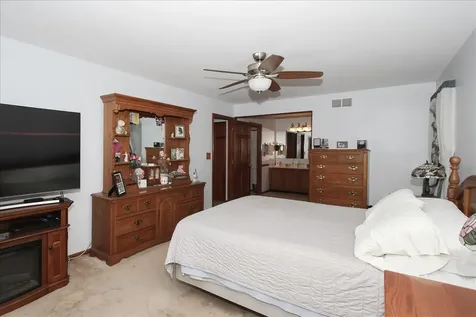 619 Yardley Lane Hoffman Estates IL 60192