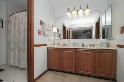 619 Yardley Lane Hoffman Estates IL 60192