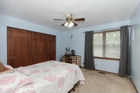 619 Yardley Lane Hoffman Estates IL 60192