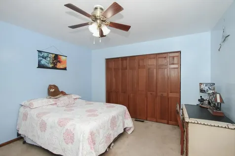 619 Yardley Lane Hoffman Estates IL 60192