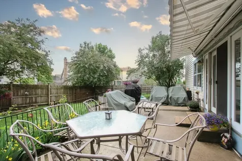 619 Yardley Lane Hoffman Estates IL 60192