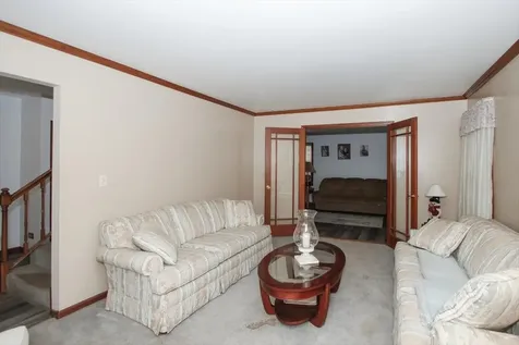 619 Yardley Lane Hoffman Estates IL 60192