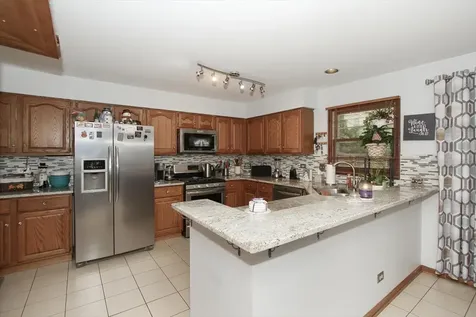 619 Yardley Lane Hoffman Estates IL 60192