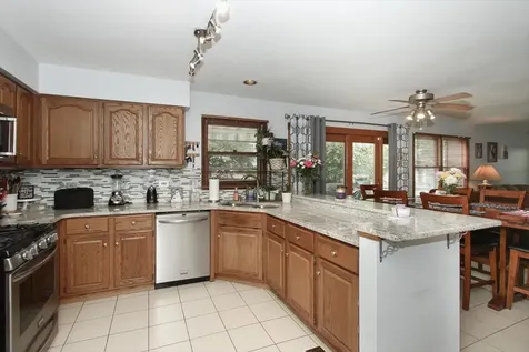619 Yardley Lane Hoffman Estates IL 60192
