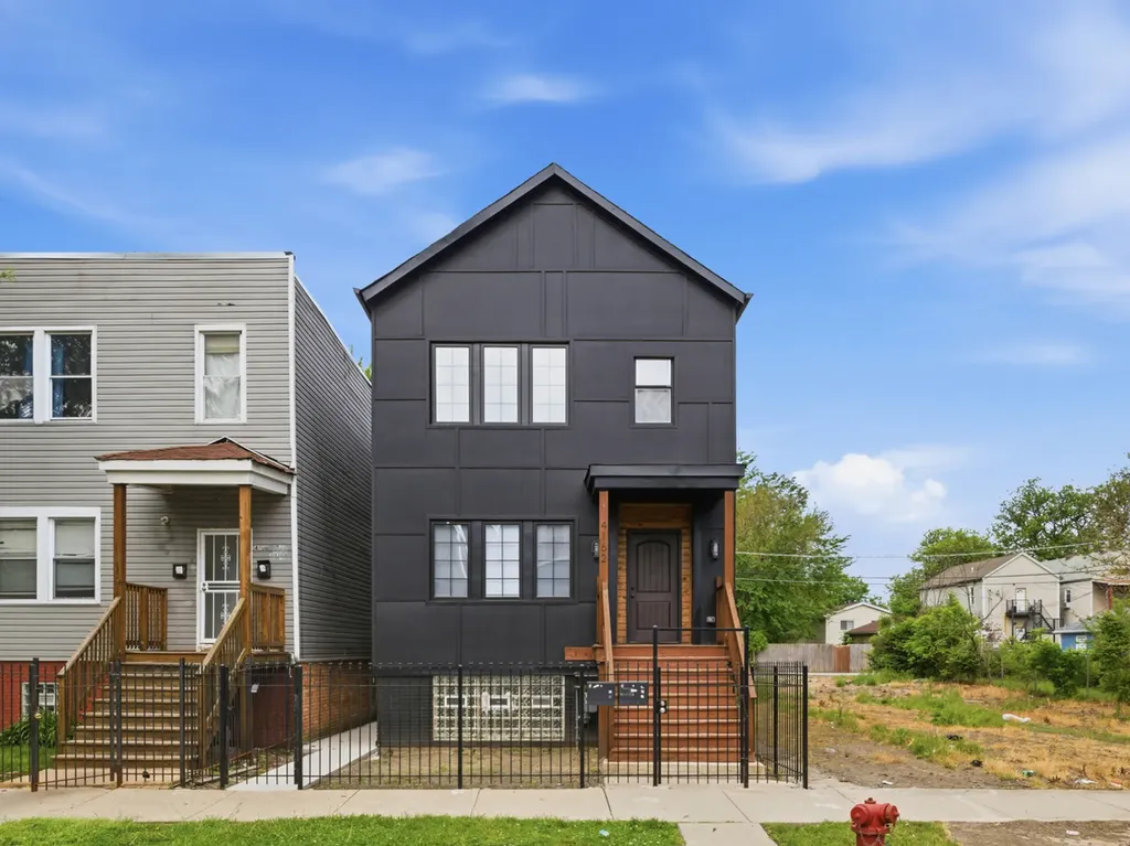 4162 South Wells Street Chicago IL 60609