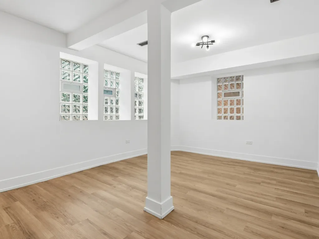 4162 South Wells Street Chicago IL 60609