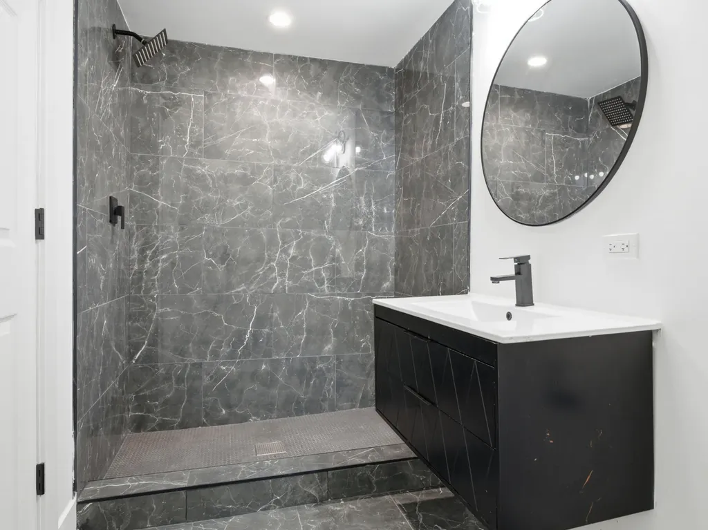 4162 South Wells Street Chicago IL 60609