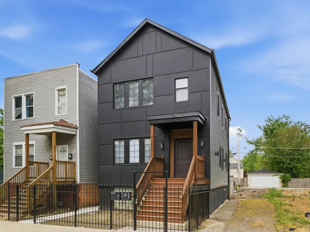 4162 South Wells Street Chicago IL 60609