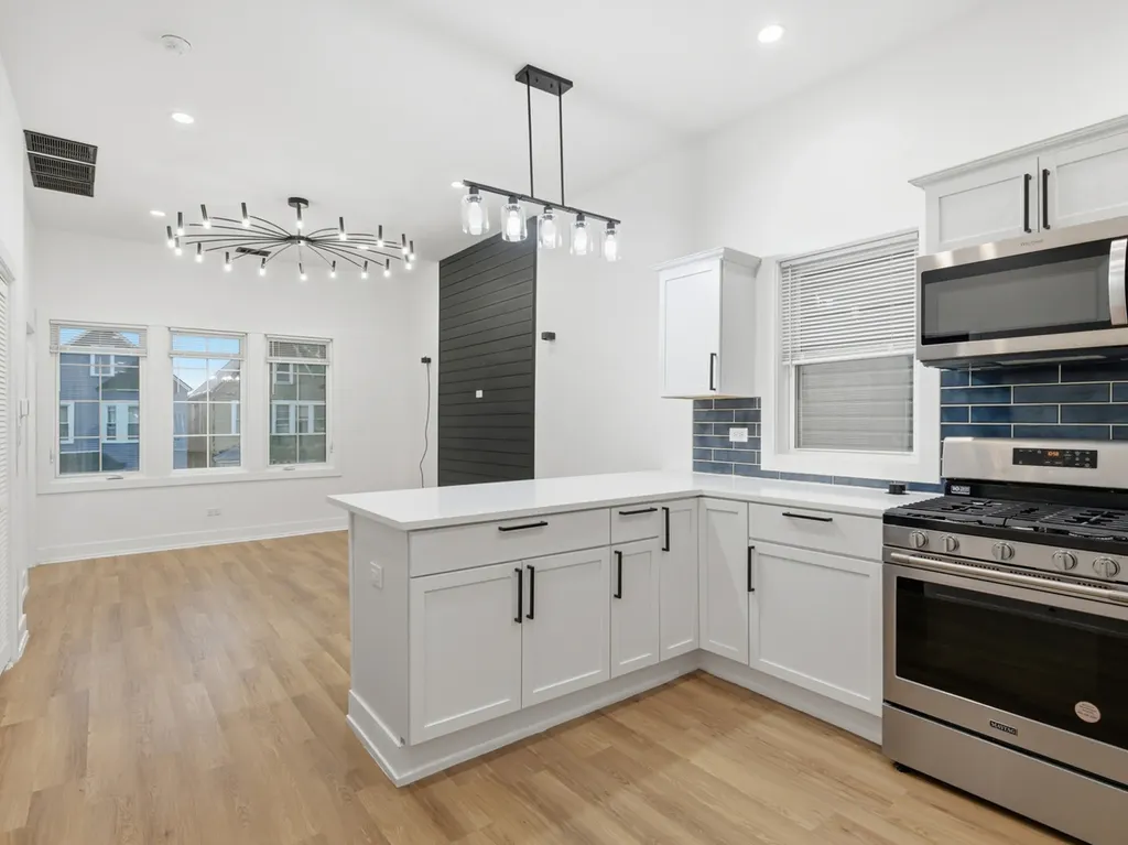 4162 South Wells Street Chicago IL 60609