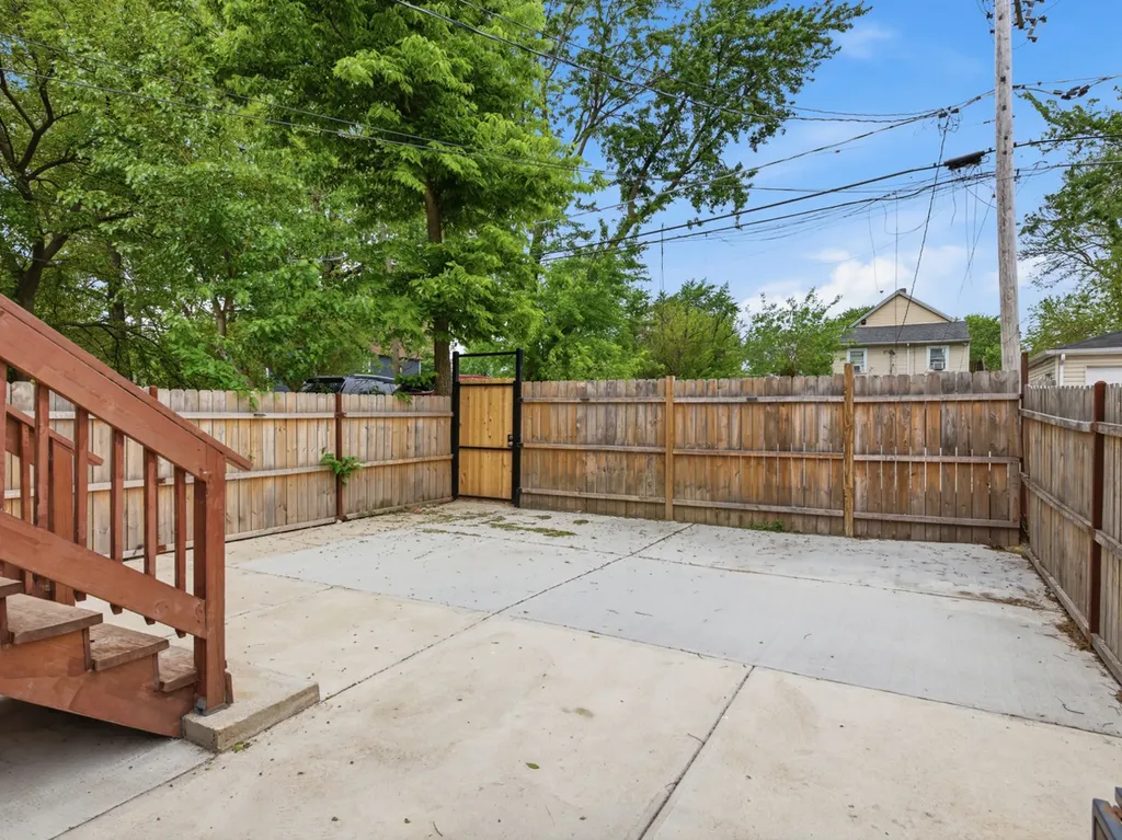 4162 South Wells Street Chicago IL 60609