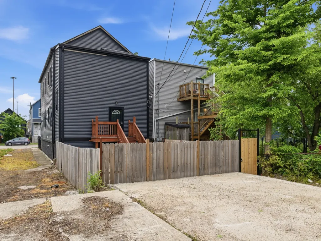 4162 South Wells Street Chicago IL 60609