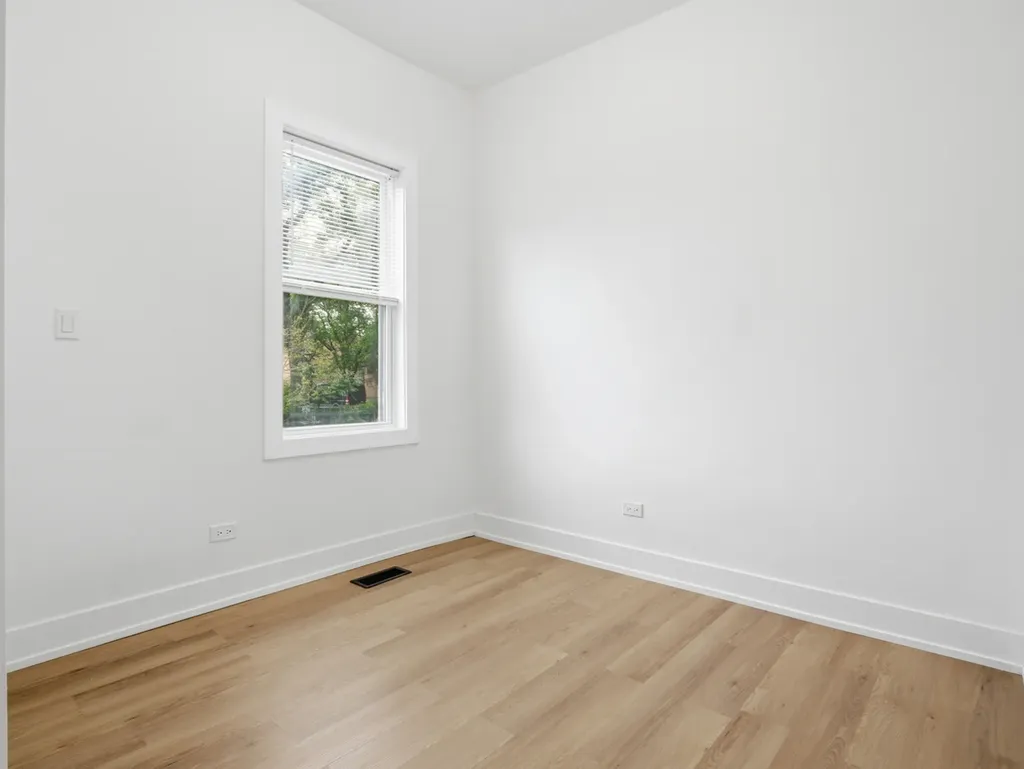 4162 South Wells Street Chicago IL 60609