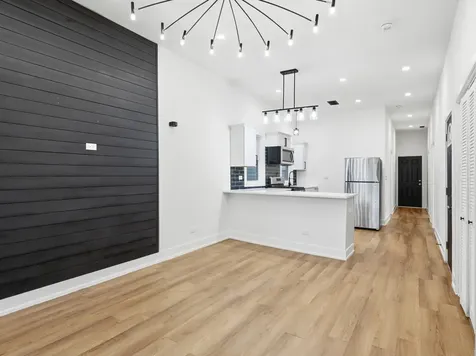 4162 South Wells Street Chicago IL 60609