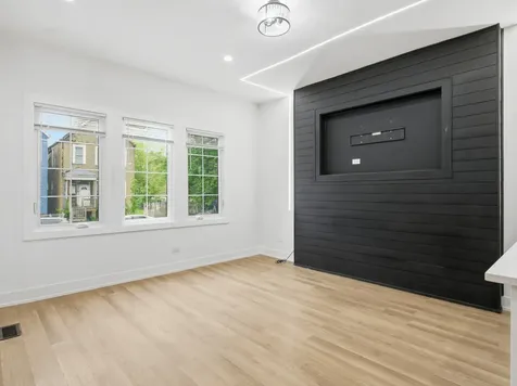 4162 South Wells Street Chicago IL 60609
