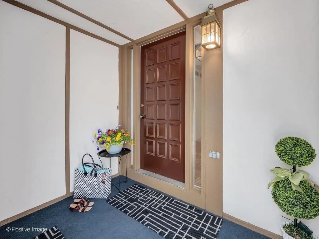 1039 Oakview Drive Wheaton IL 60187