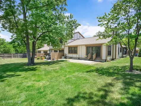 1039 Oakview Drive Wheaton IL 60187