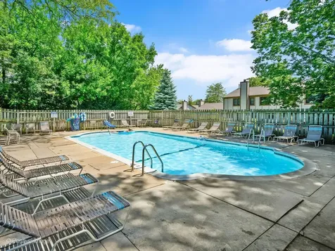 1039 Oakview Drive Wheaton IL 60187