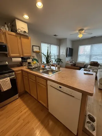 1642 West Fletcher Street Chicago IL 60657