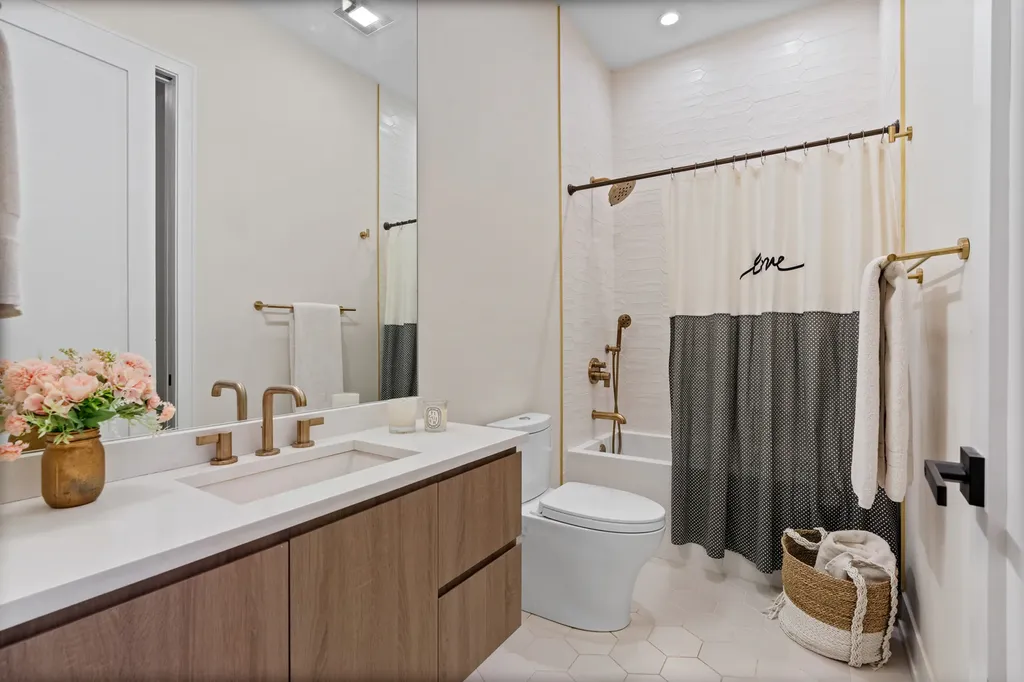 1938 West Augusta Boulevard Chicago IL 60622